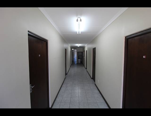 226M² BUSINESS CENTRE TO LET IN VREDENBURG